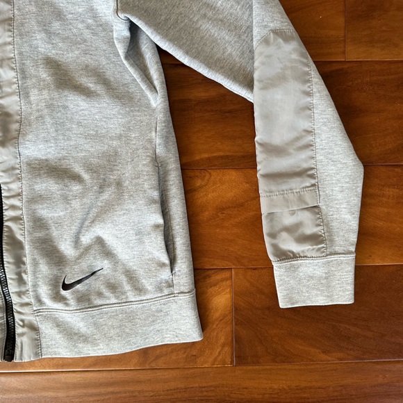Nike Grey Asymmetrical Zip Up Hoodie size Large - Picture 2 of 3